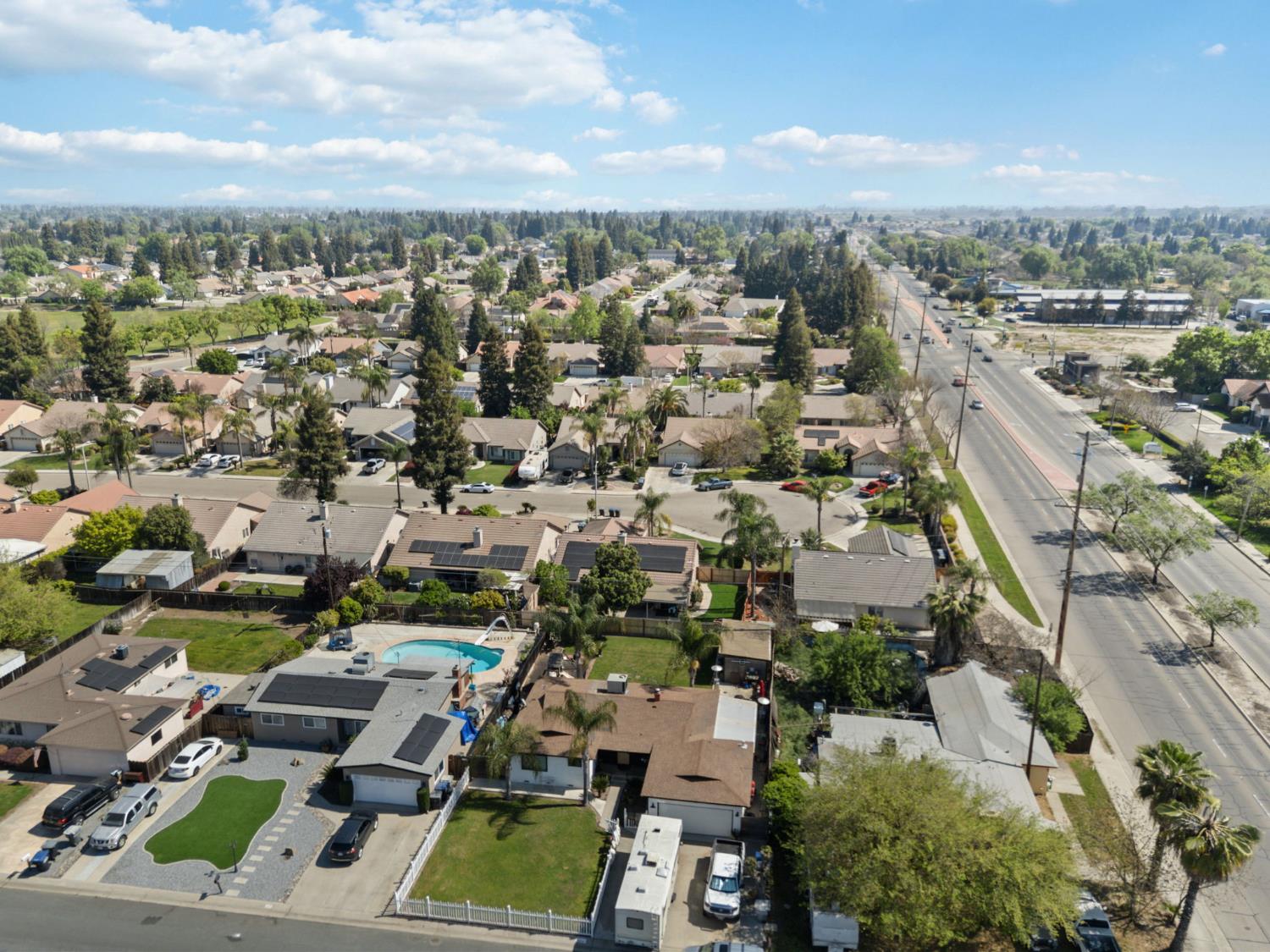 3525 S Martin Ct, Visalia, CA 93277