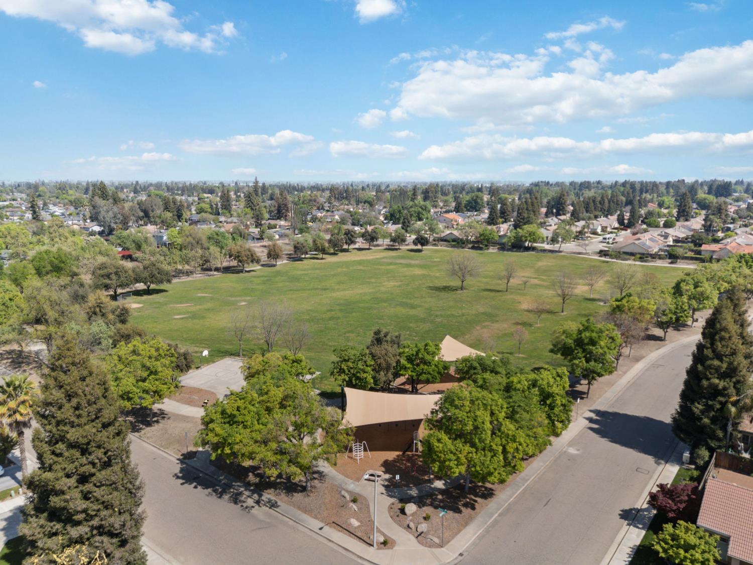 3525 S Martin Ct, Visalia, CA 93277