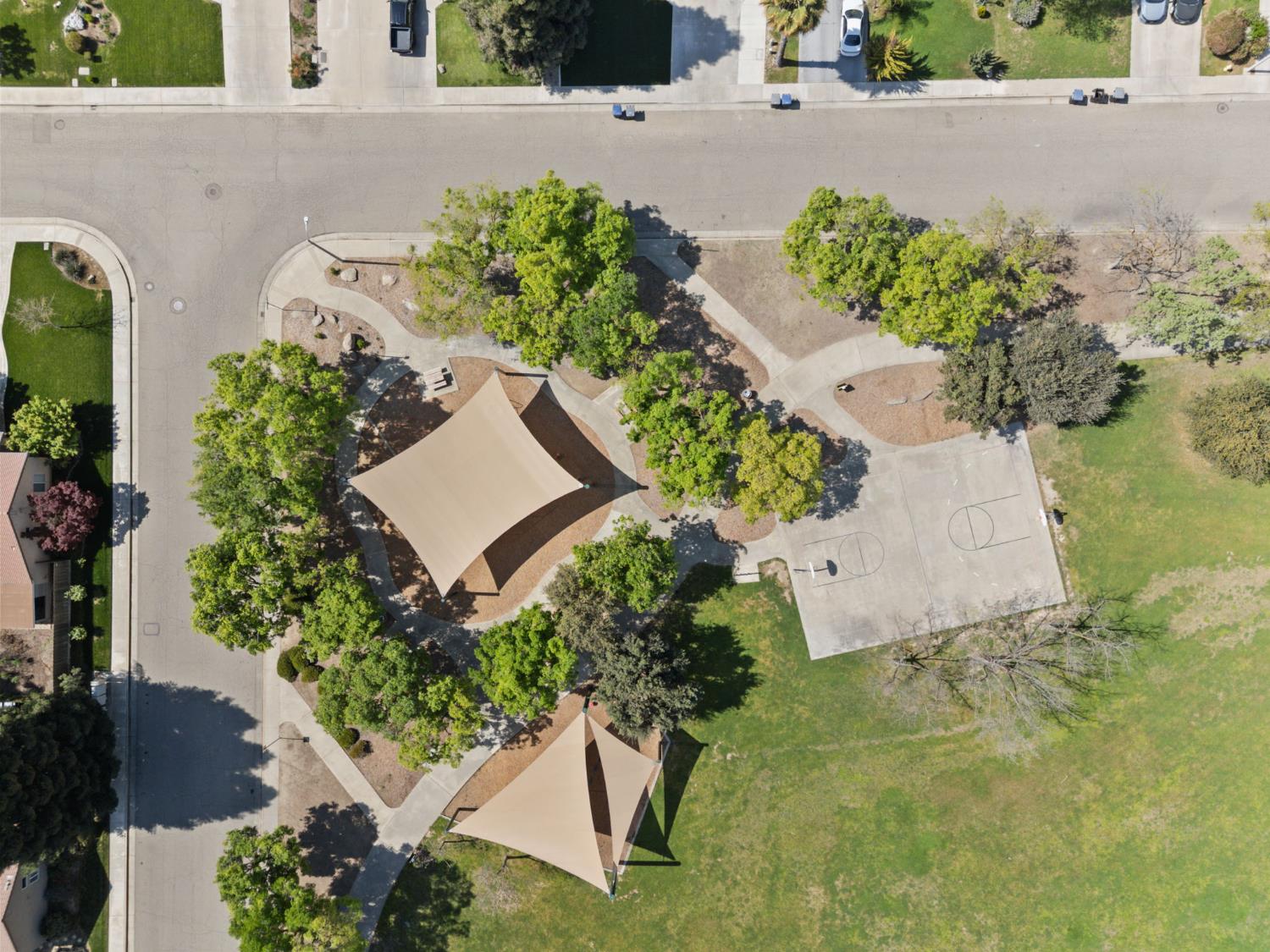 3525 S Martin Ct, Visalia, CA 93277