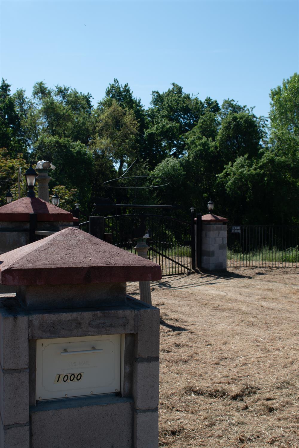 1000 S Rainbow Route, Sanger, CA 93657