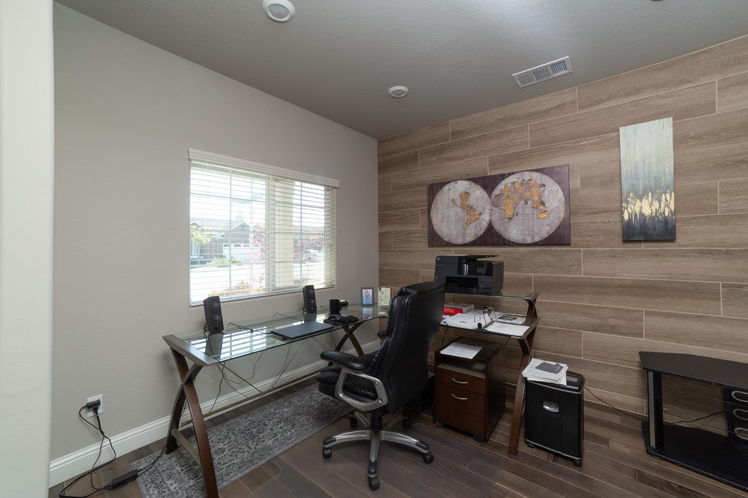 6026 E Fedora Ave, Fresno, CA 93727