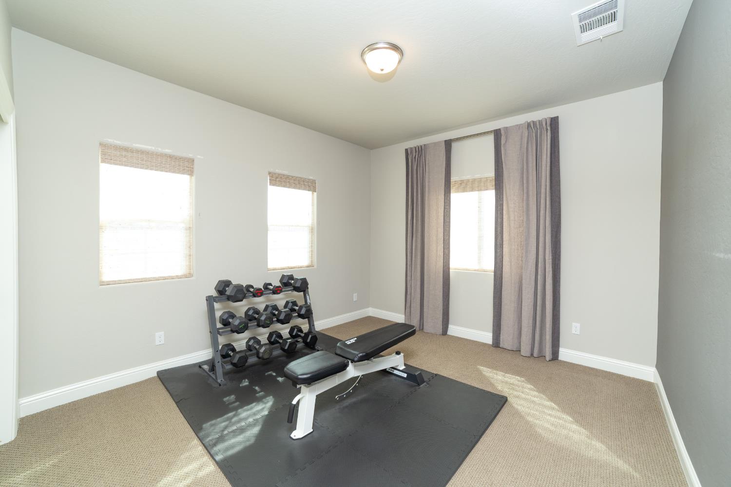 6026 E Fedora Ave, Fresno, CA 93727