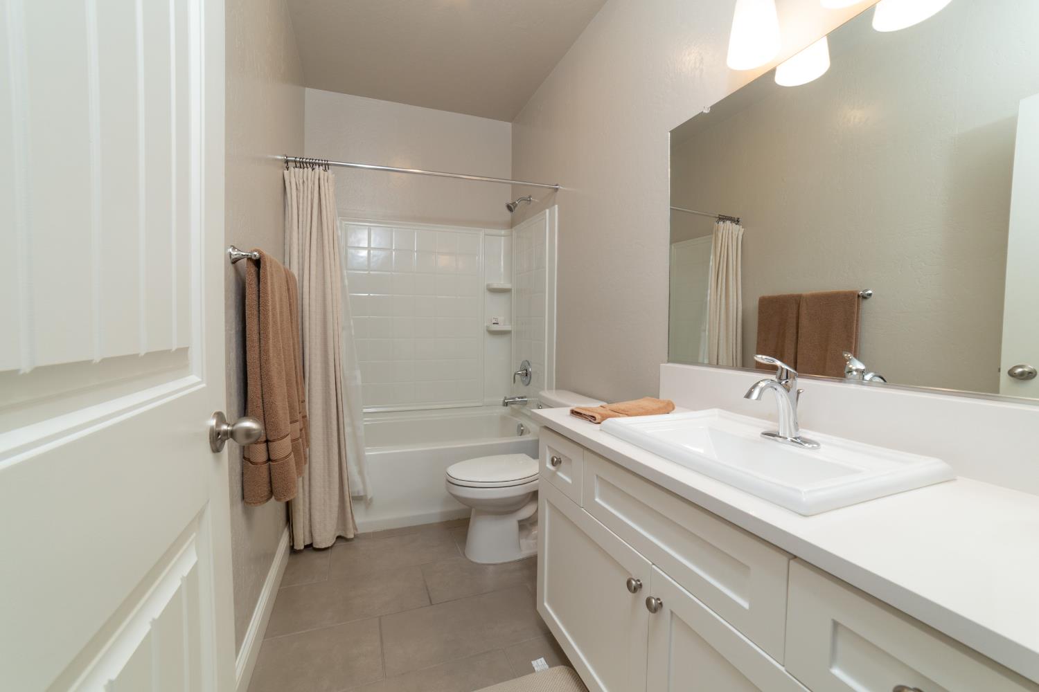 6026 E Fedora Ave, Fresno, CA 93727