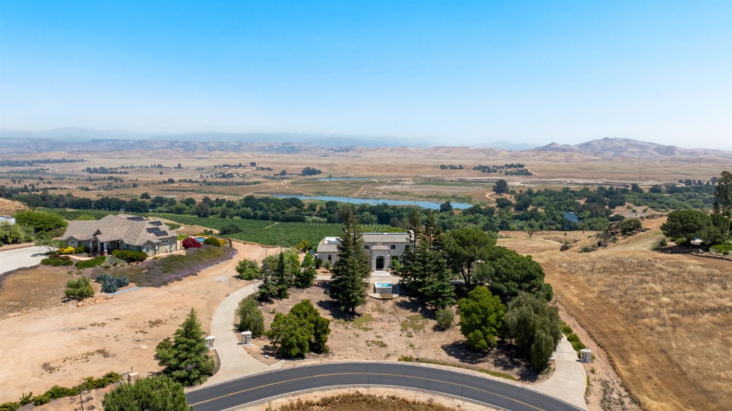 14215 Killarney Dr, Madera, CA 93636