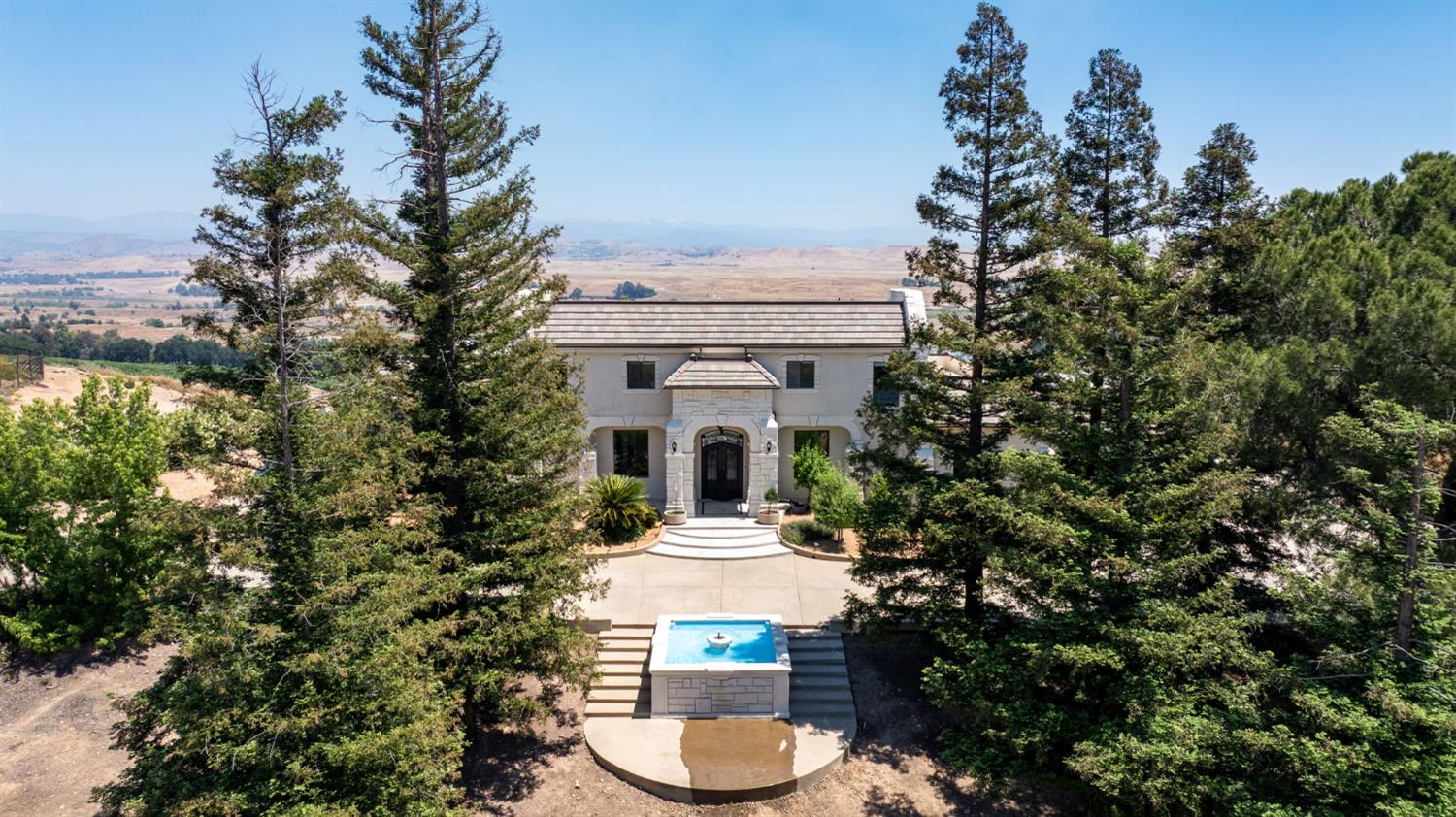 14215 Killarney Dr, Madera, CA 93636