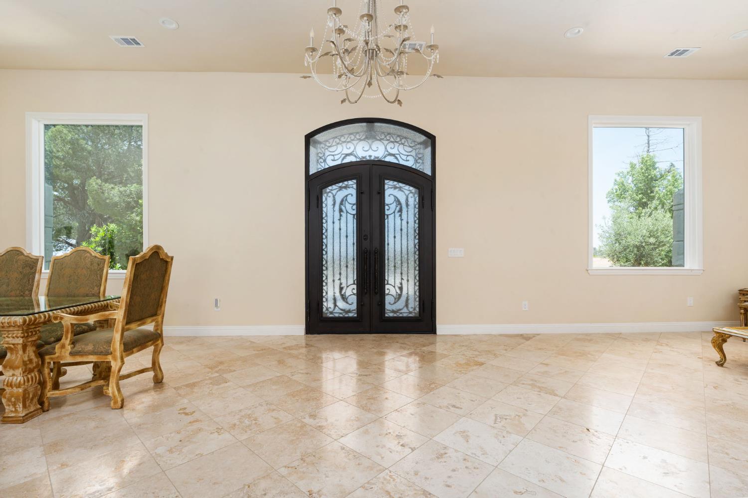 14215 Killarney Dr, Madera, CA 93636