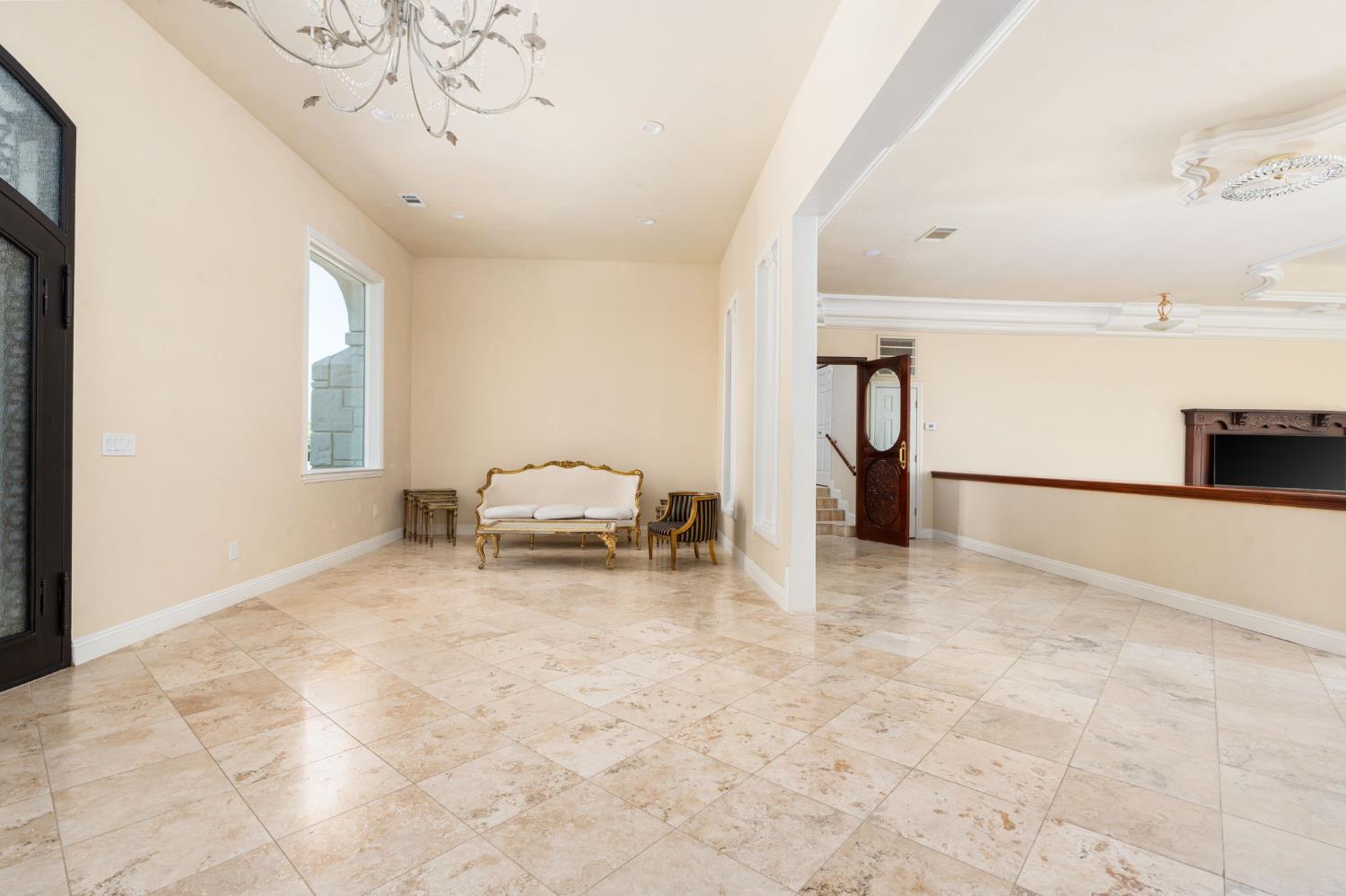 14215 Killarney Dr, Madera, CA 93636