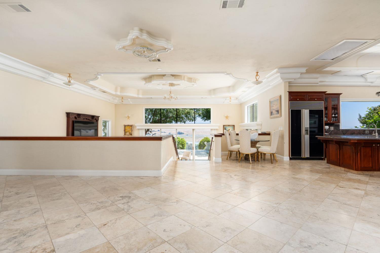 14215 Killarney Dr, Madera, CA 93636