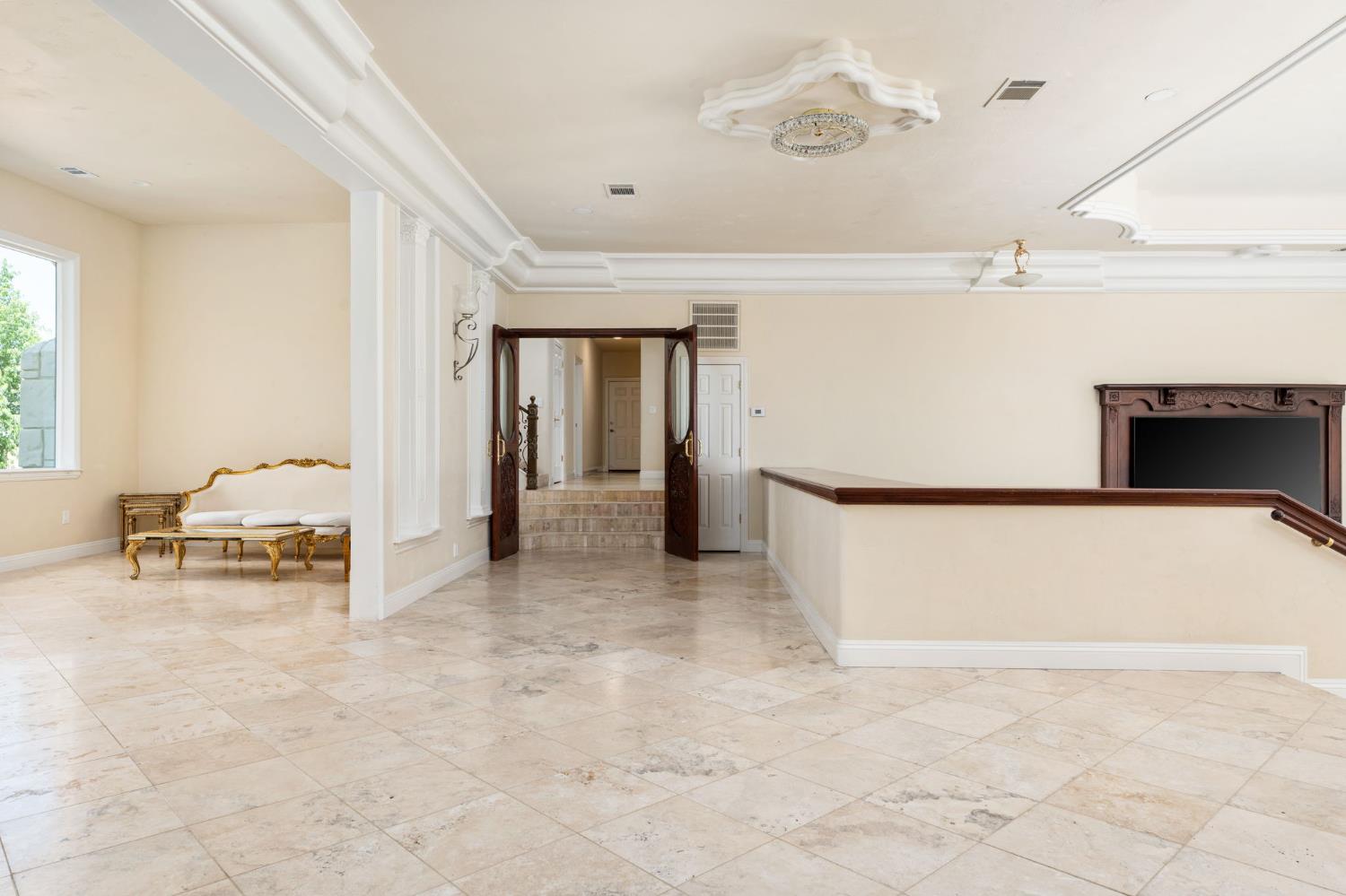 14215 Killarney Dr, Madera, CA 93636