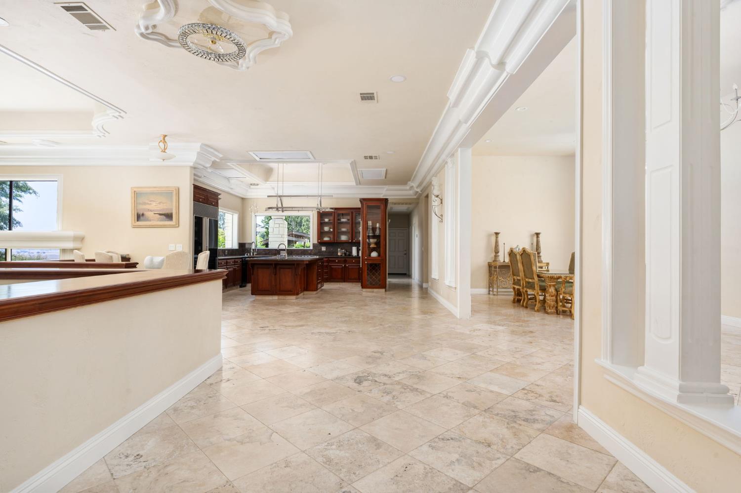 14215 Killarney Dr, Madera, CA 93636