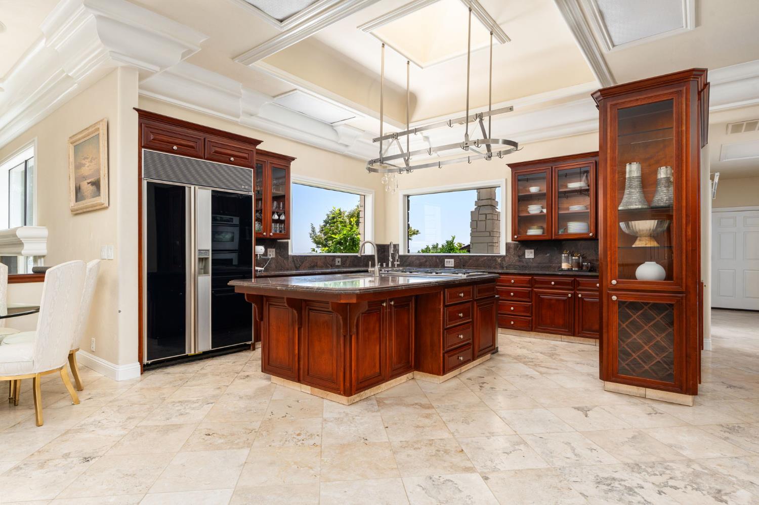 14215 Killarney Dr, Madera, CA 93636