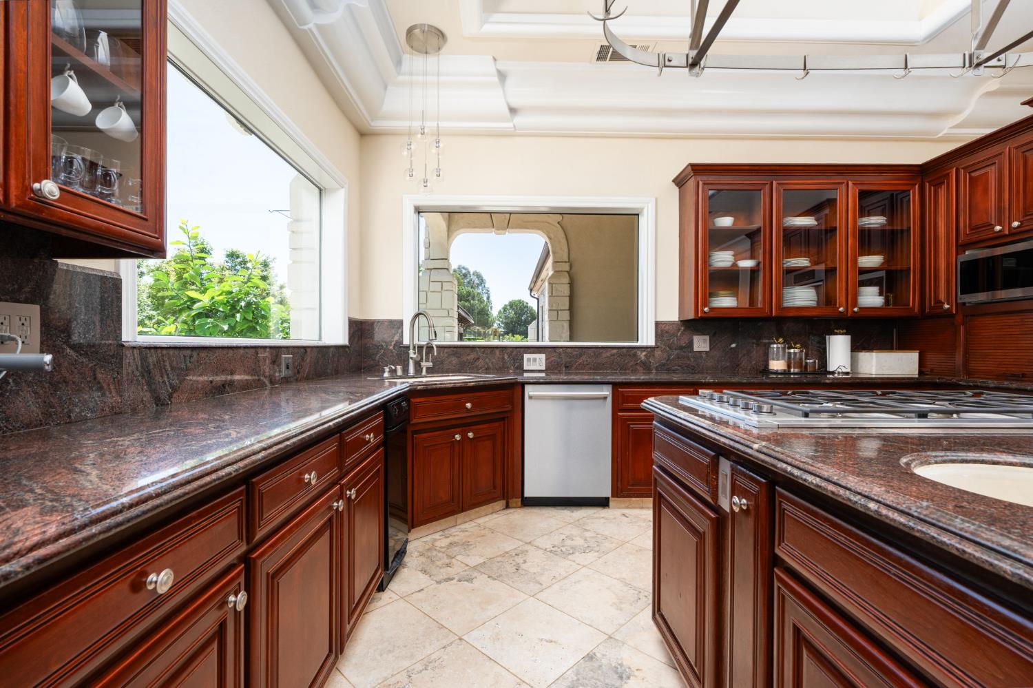 14215 Killarney Dr, Madera, CA 93636