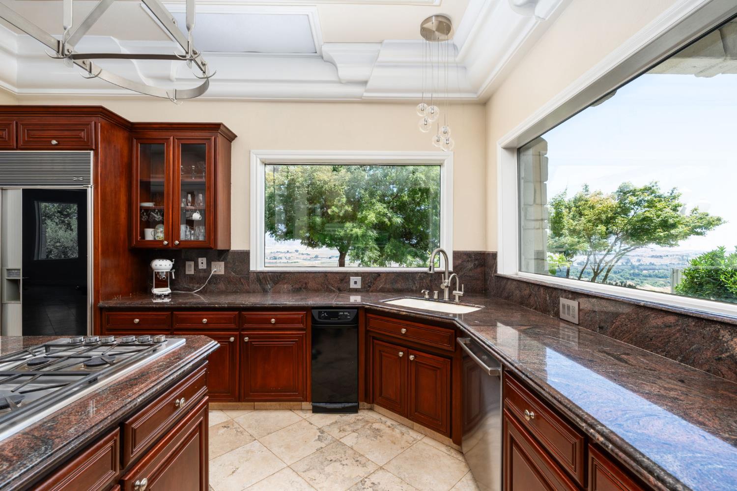 14215 Killarney Dr, Madera, CA 93636