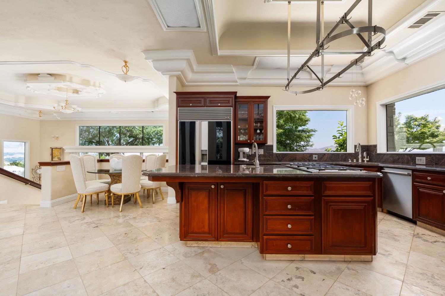 14215 Killarney Dr, Madera, CA 93636