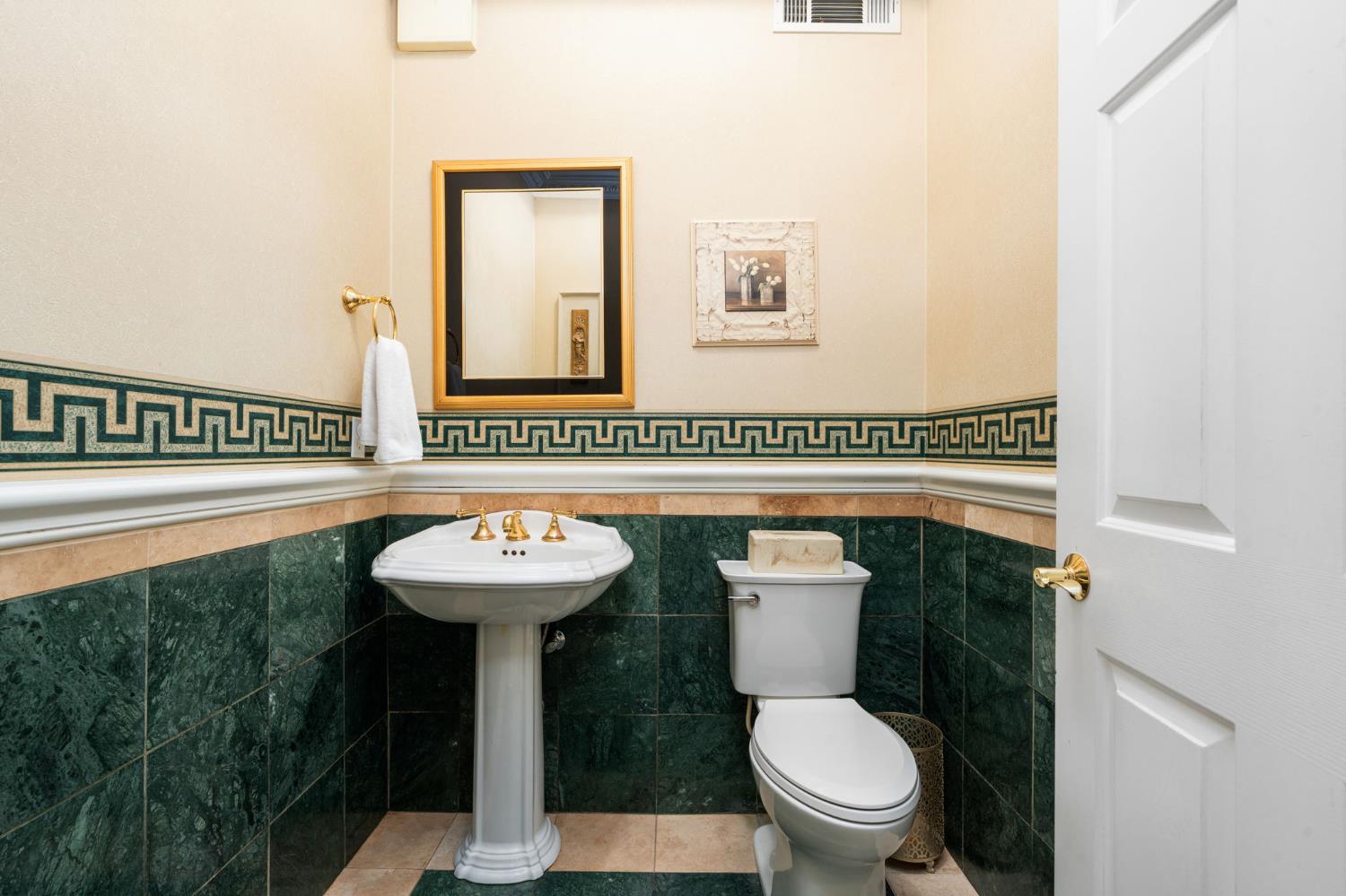 14215 Killarney Dr, Madera, CA 93636