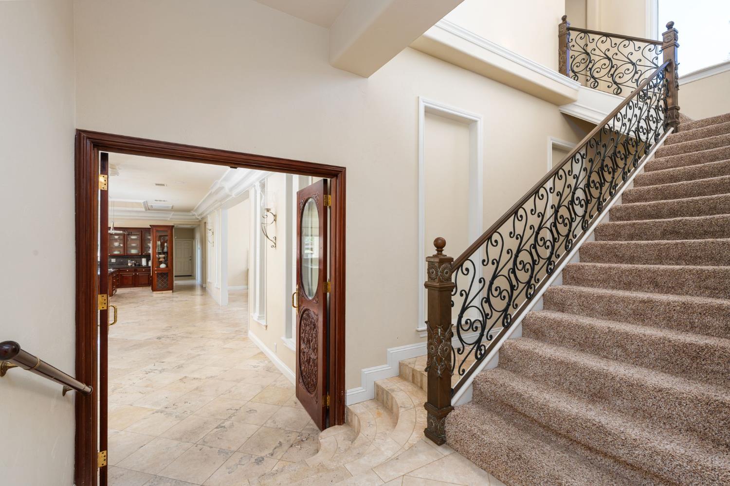 14215 Killarney Dr, Madera, CA 93636