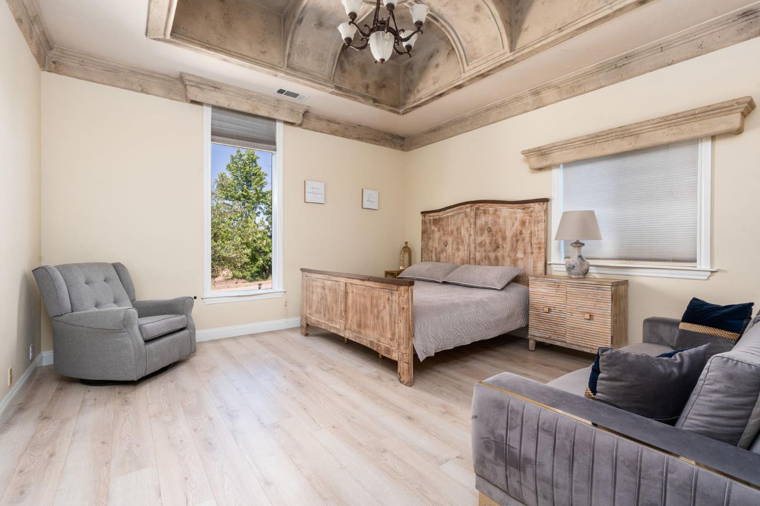 14215 Killarney Dr, Madera, CA 93636