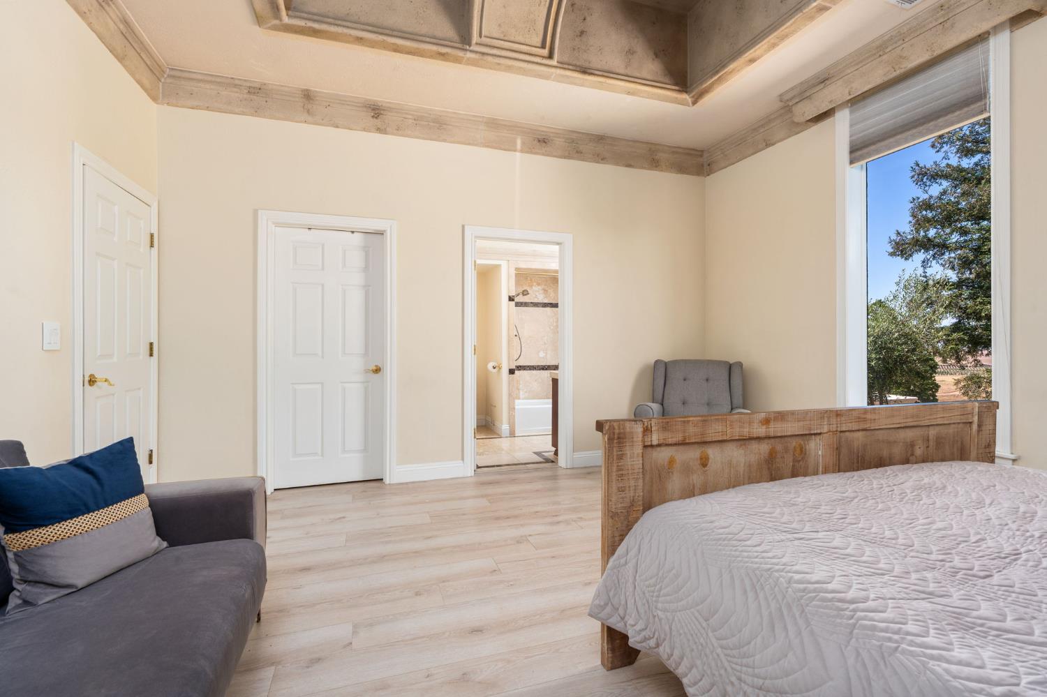 14215 Killarney Dr, Madera, CA 93636