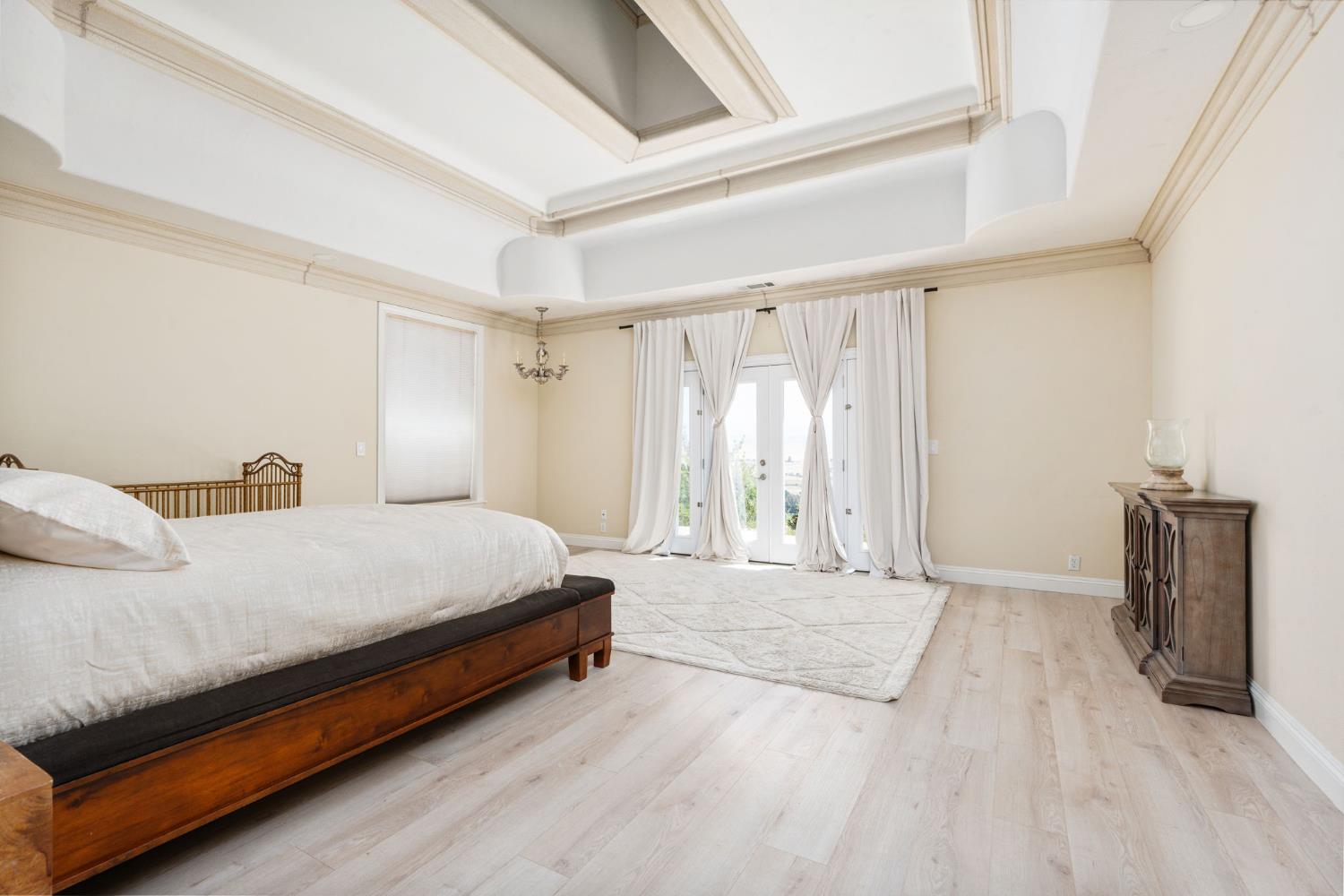 14215 Killarney Dr, Madera, CA 93636