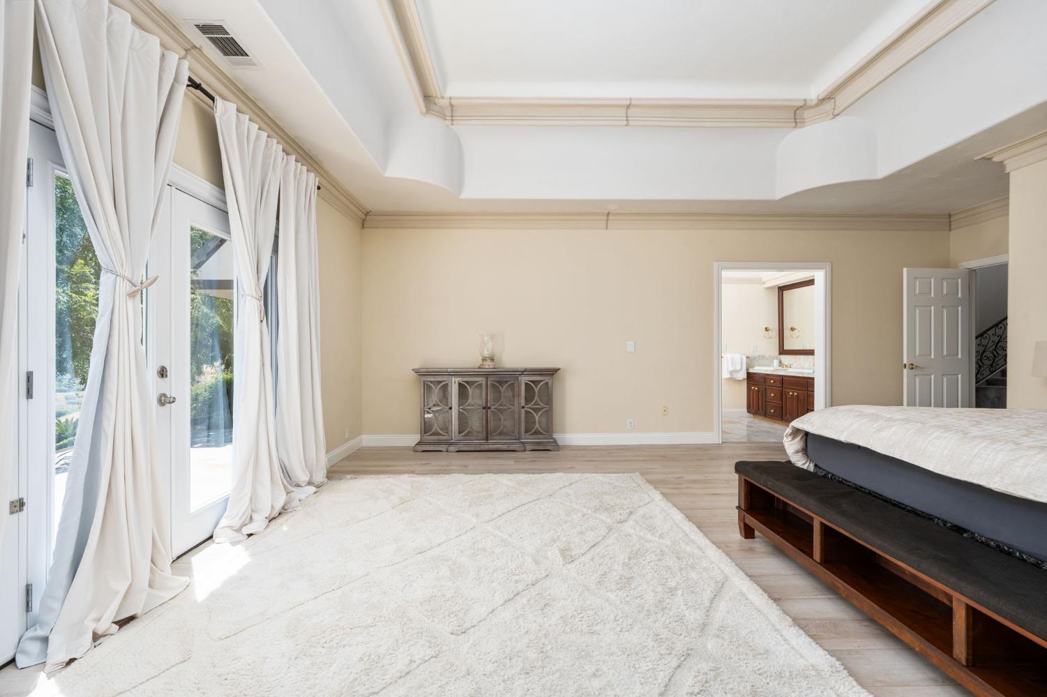 14215 Killarney Dr, Madera, CA 93636