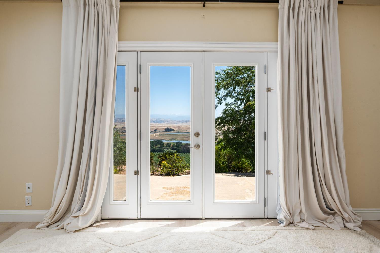 14215 Killarney Dr, Madera, CA 93636