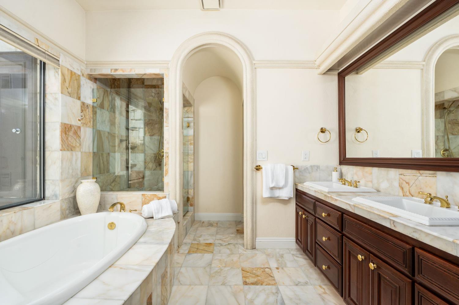 14215 Killarney Dr, Madera, CA 93636