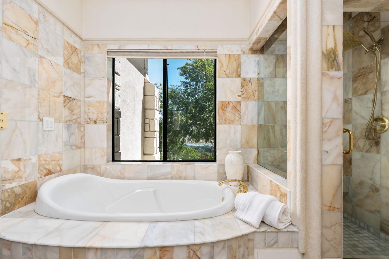 14215 Killarney Dr, Madera, CA 93636