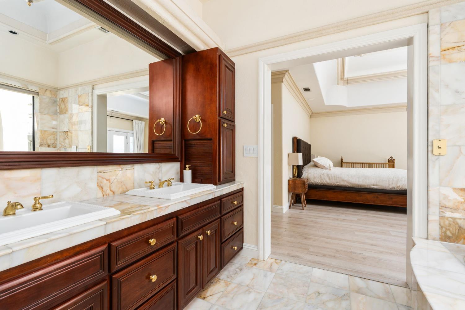 14215 Killarney Dr, Madera, CA 93636