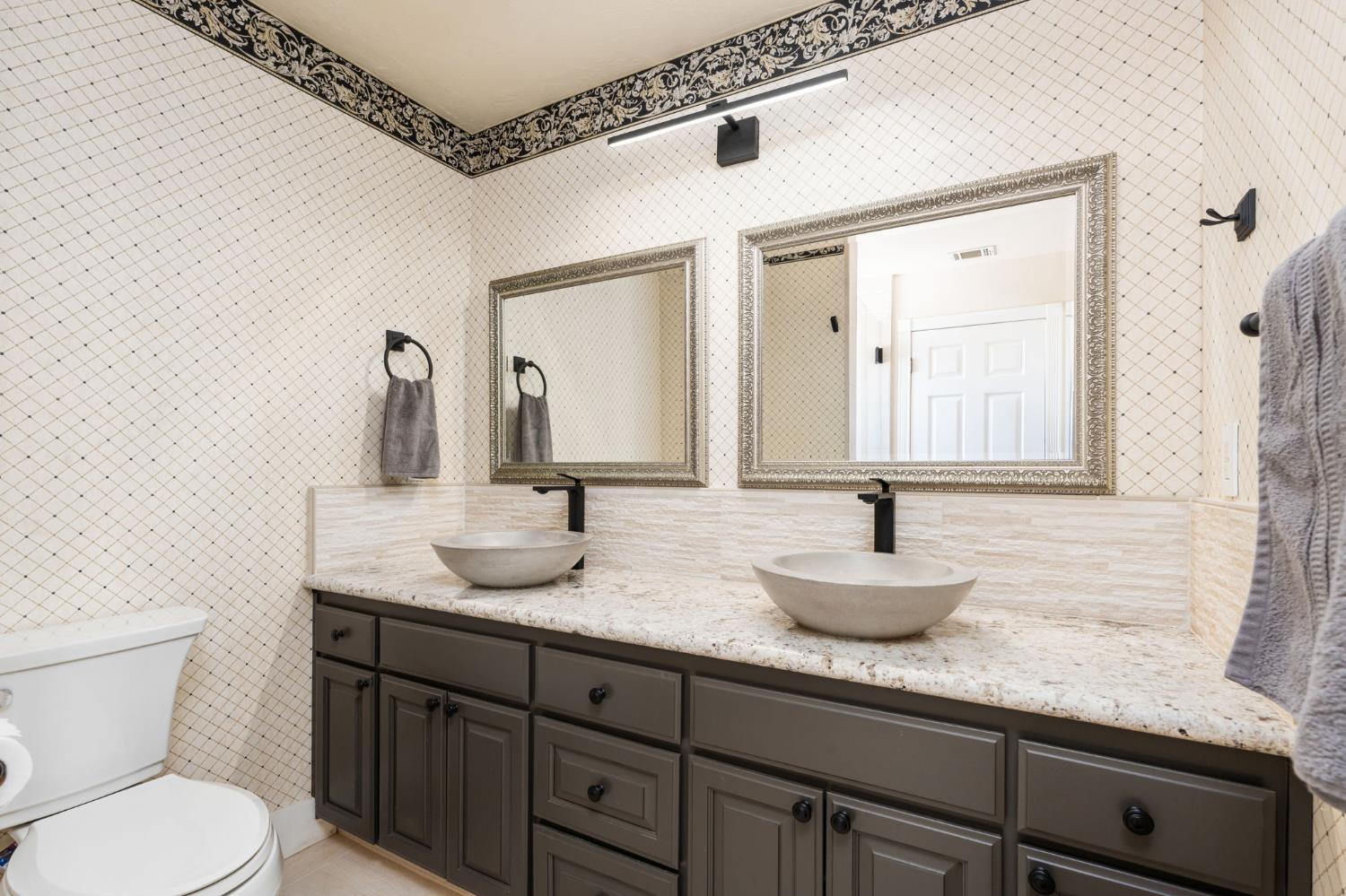 14215 Killarney Dr, Madera, CA 93636