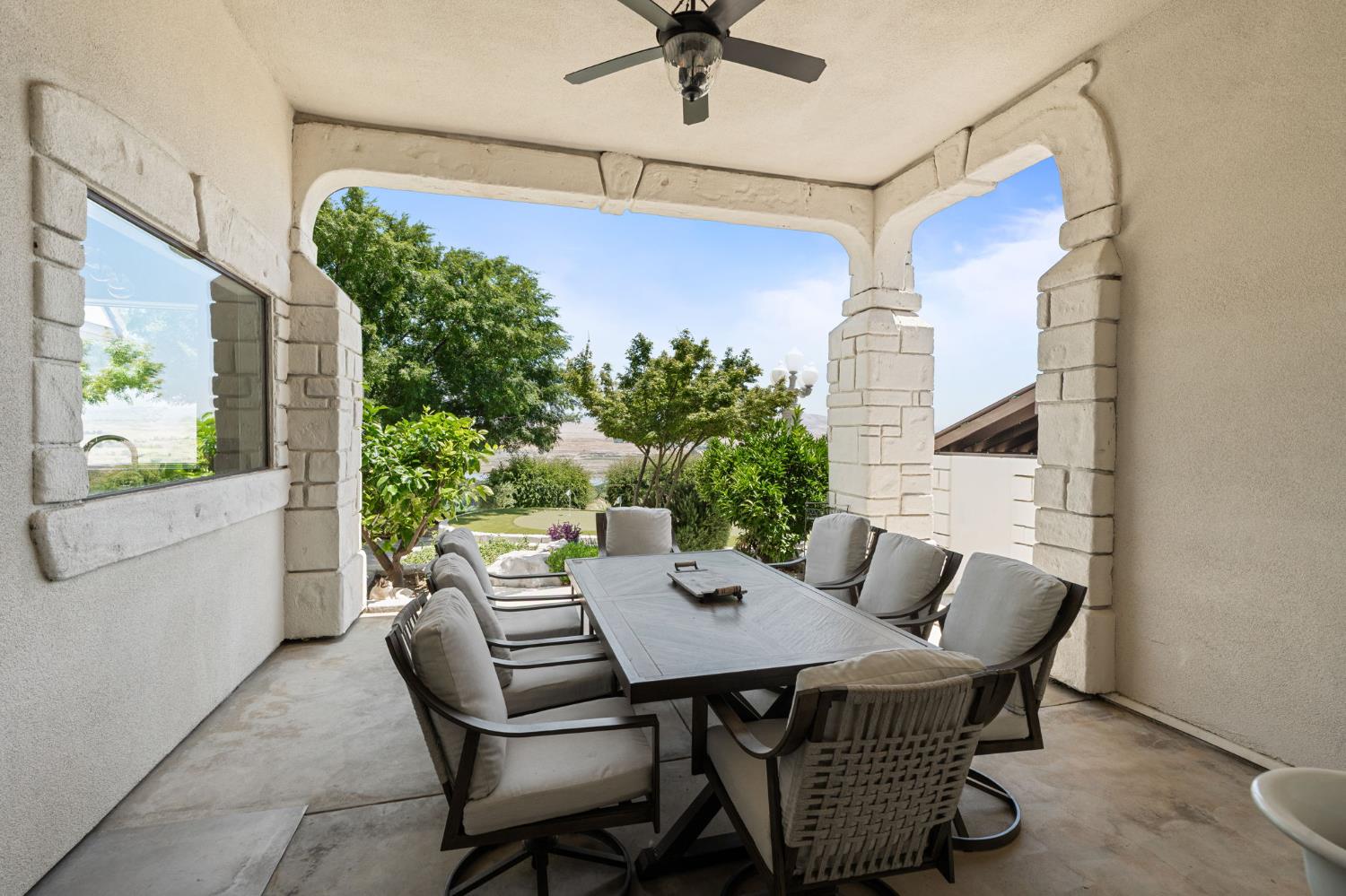 14215 Killarney Dr, Madera, CA 93636