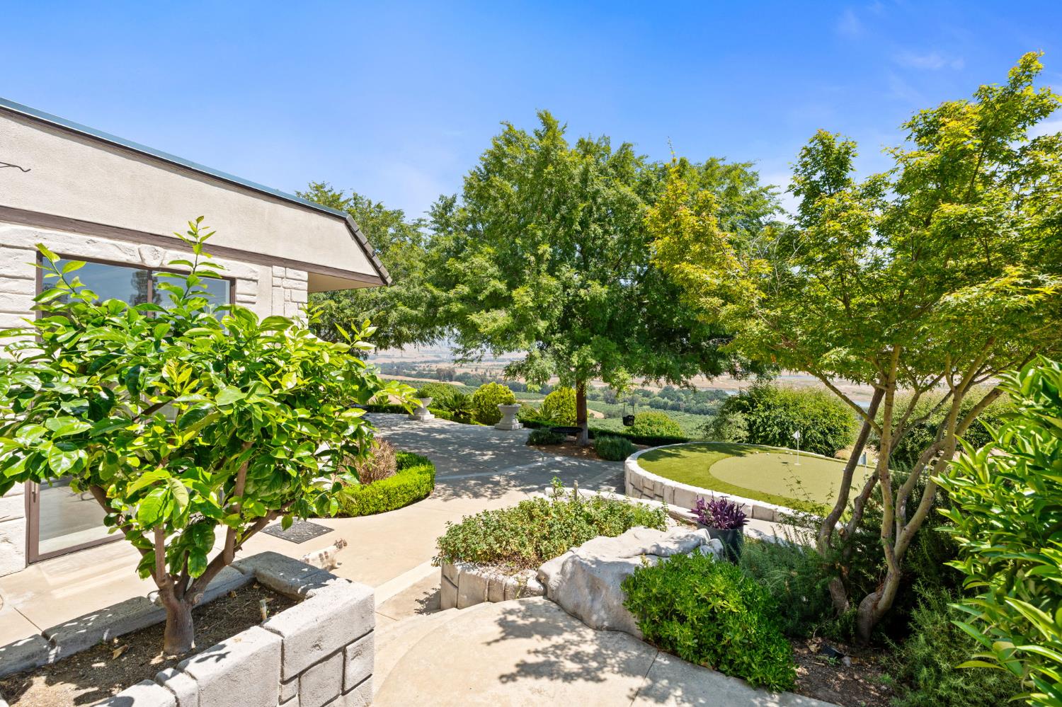 14215 Killarney Dr, Madera, CA 93636