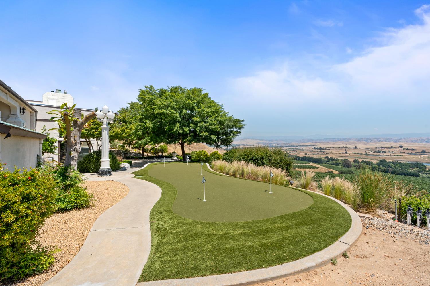 14215 Killarney Dr, Madera, CA 93636