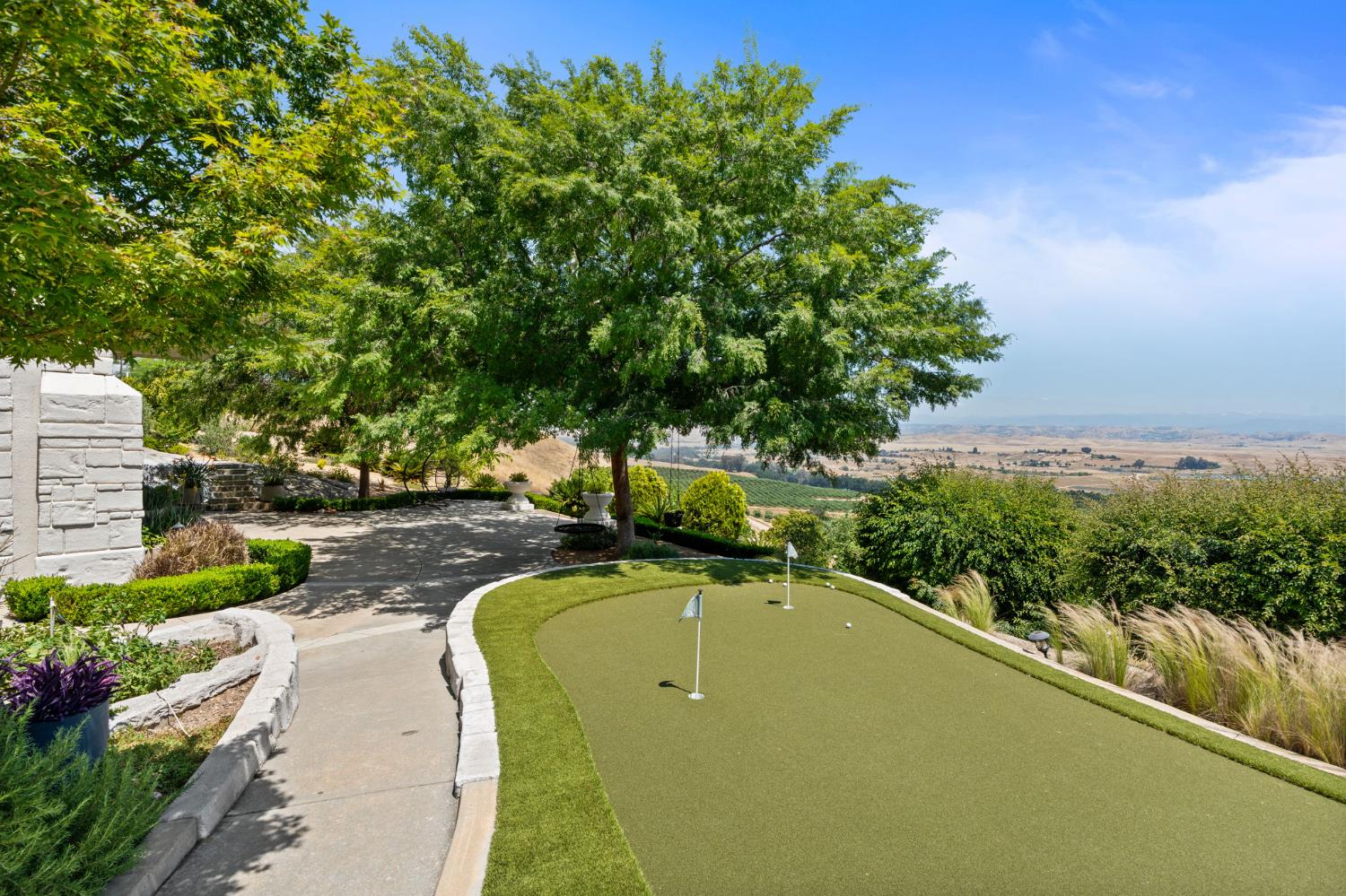 14215 Killarney Dr, Madera, CA 93636