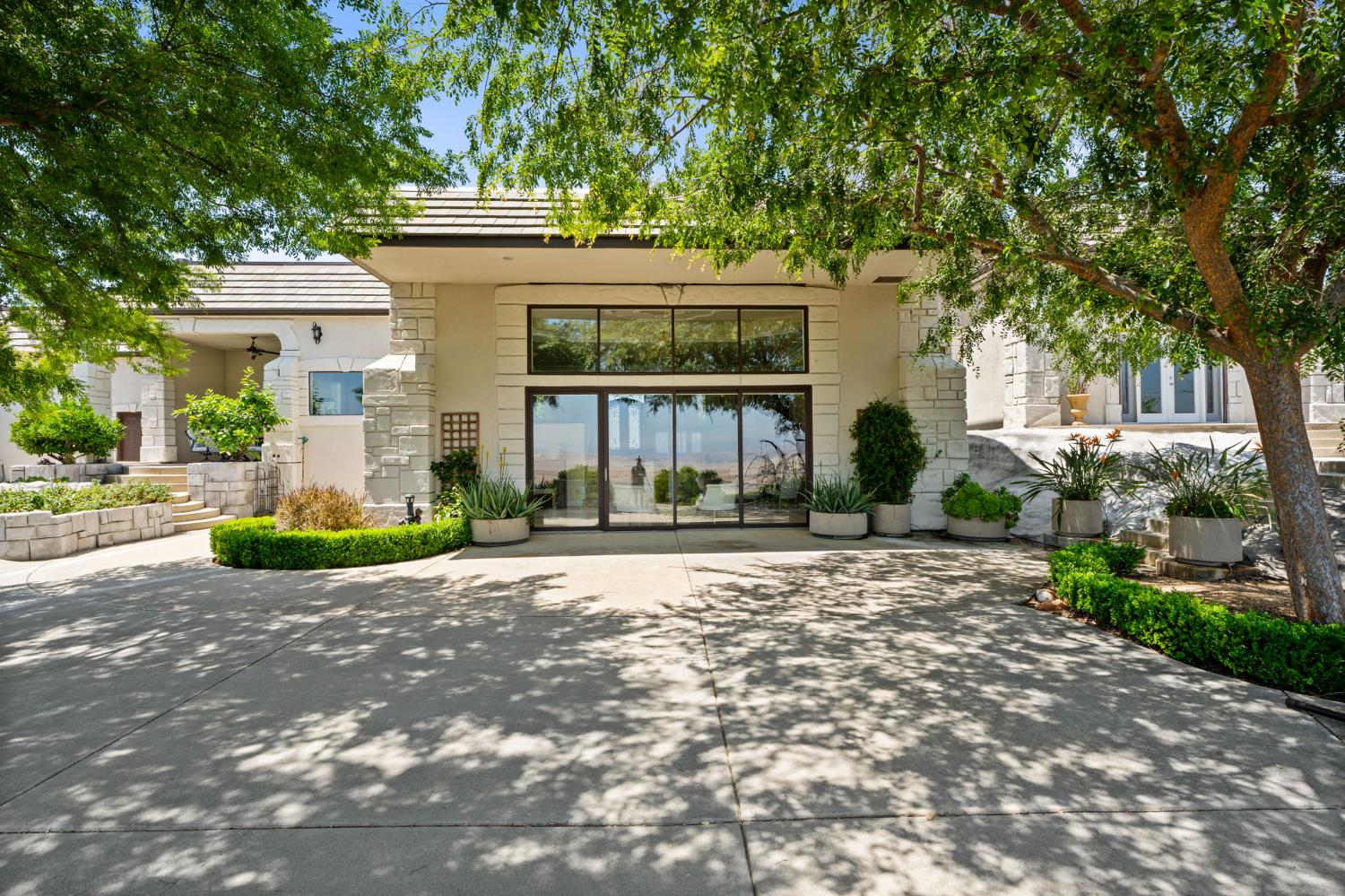 14215 Killarney Dr, Madera, CA 93636