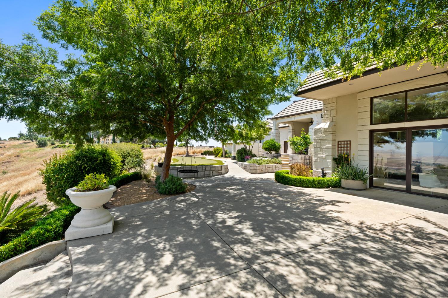 14215 Killarney Dr, Madera, CA 93636