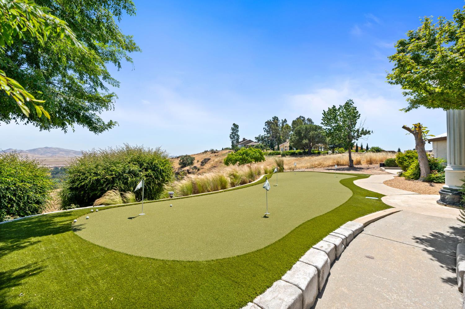 14215 Killarney Dr, Madera, CA 93636