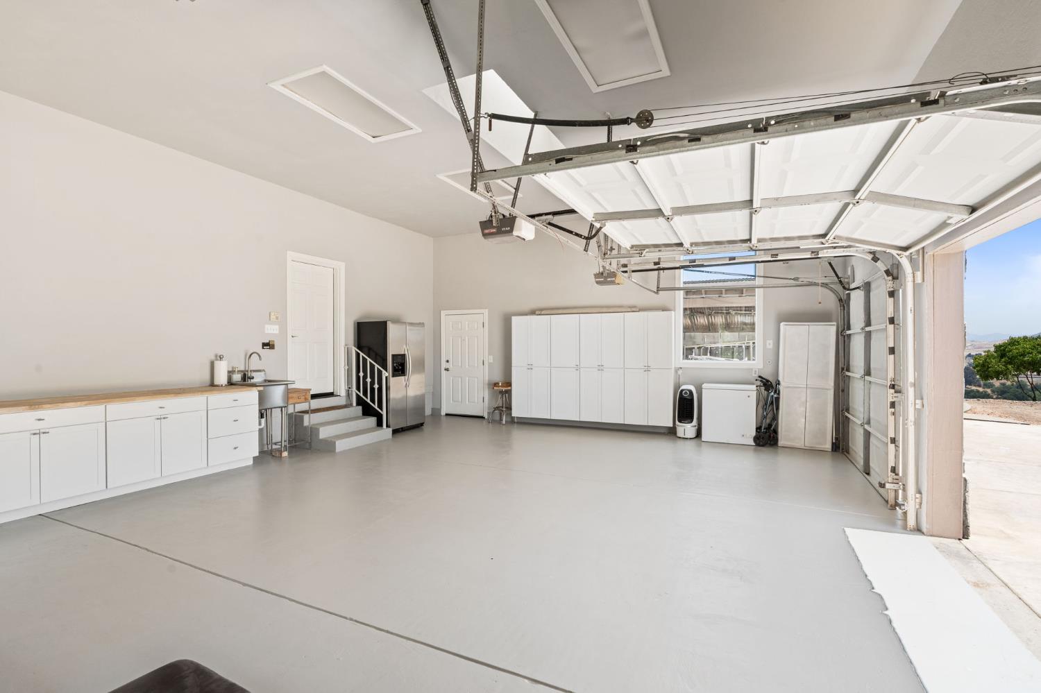 14215 Killarney Dr, Madera, CA 93636