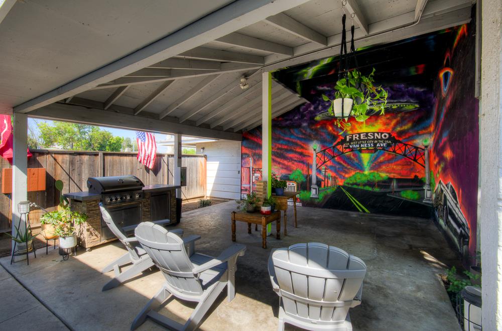 402 N Poplar Ave, Fresno, CA 93701