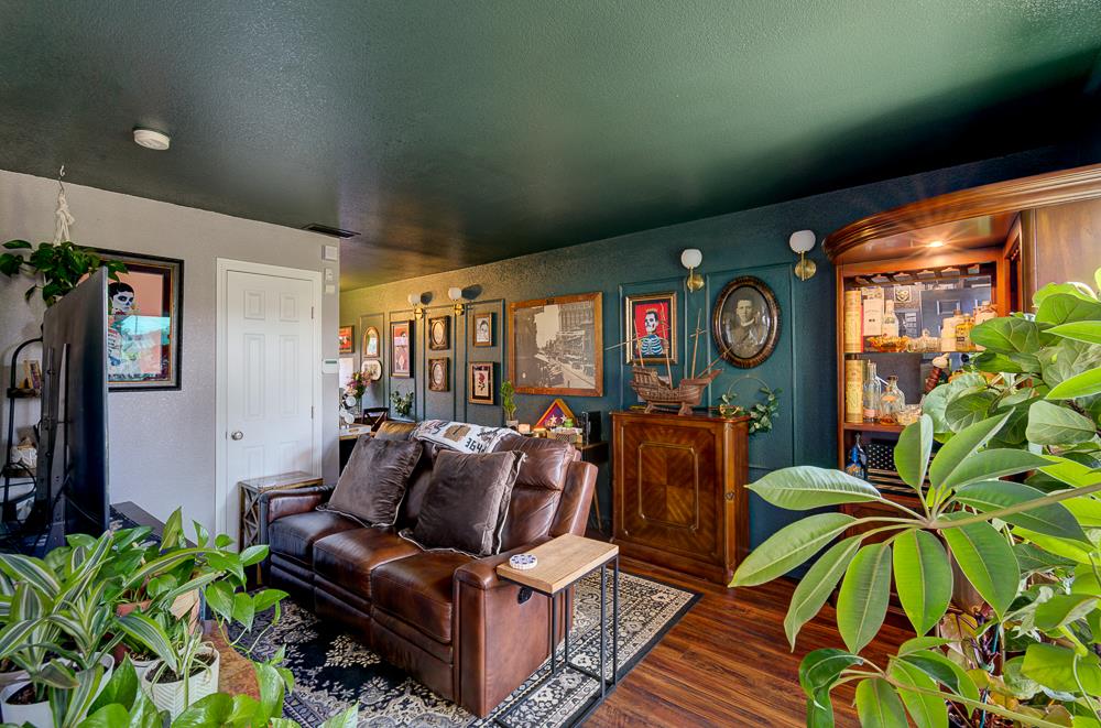 402 N Poplar Ave, Fresno, CA 93701