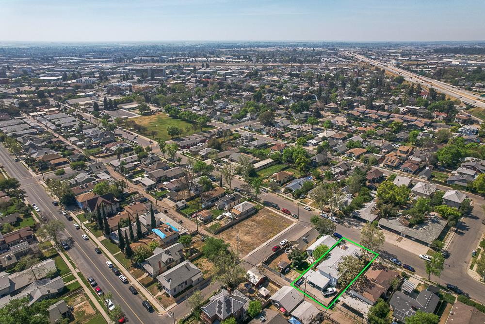 402 N Poplar Ave, Fresno, CA 93701