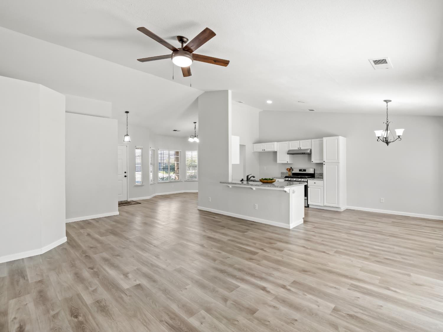 390 Tucker Ave, Sanger, CA 93657