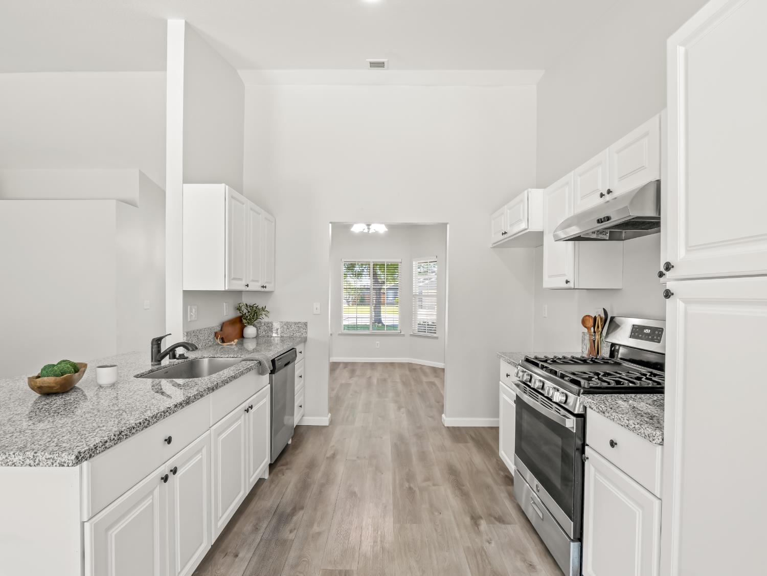 390 Tucker Ave, Sanger, CA 93657