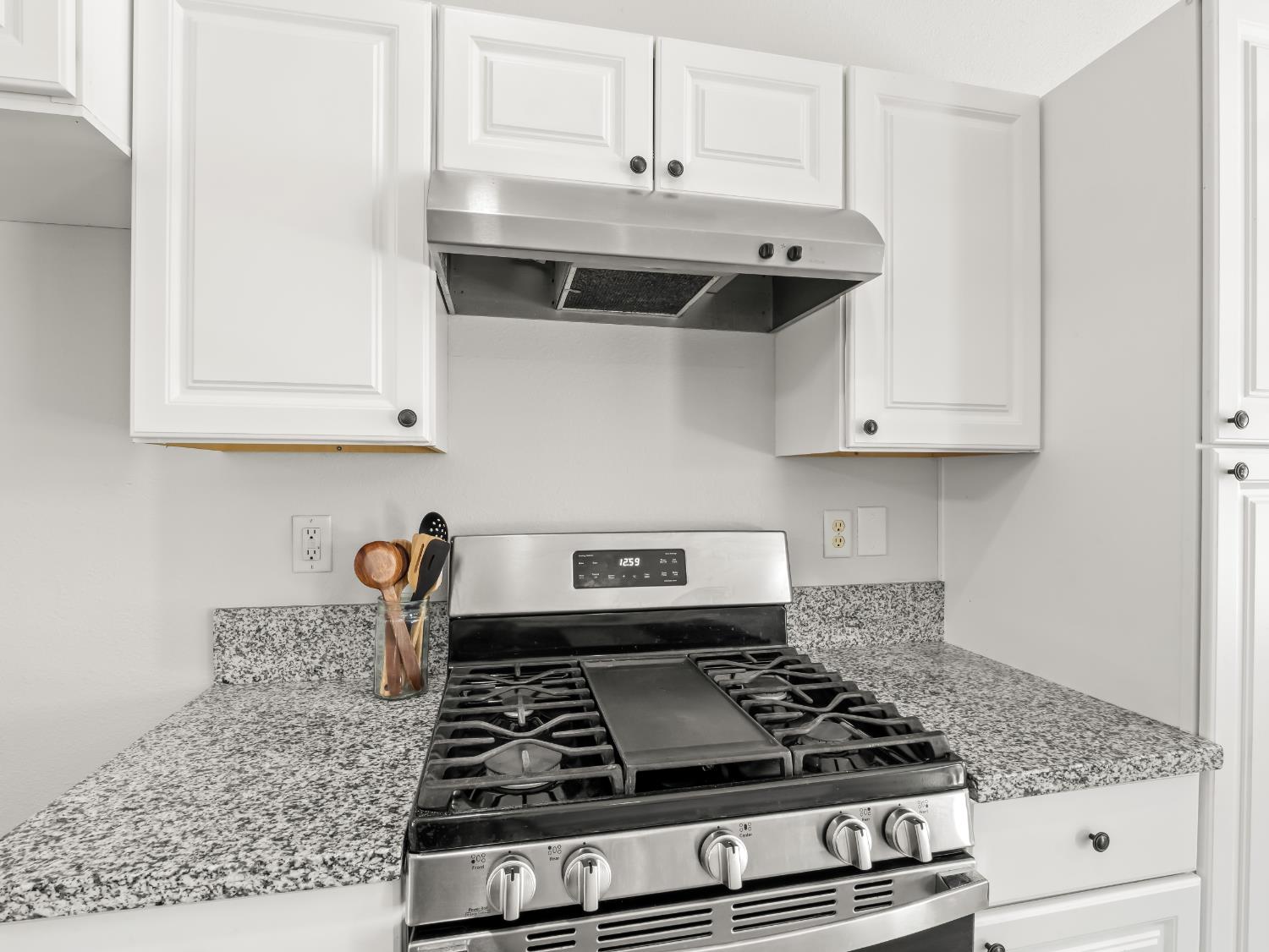 390 Tucker Ave, Sanger, CA 93657