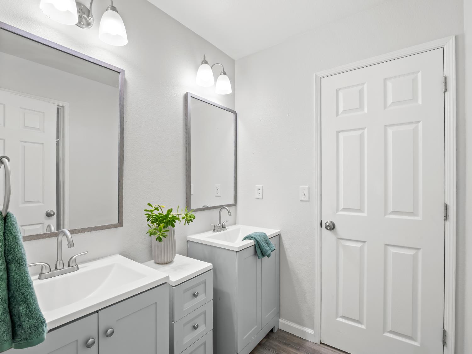 390 Tucker Ave, Sanger, CA 93657