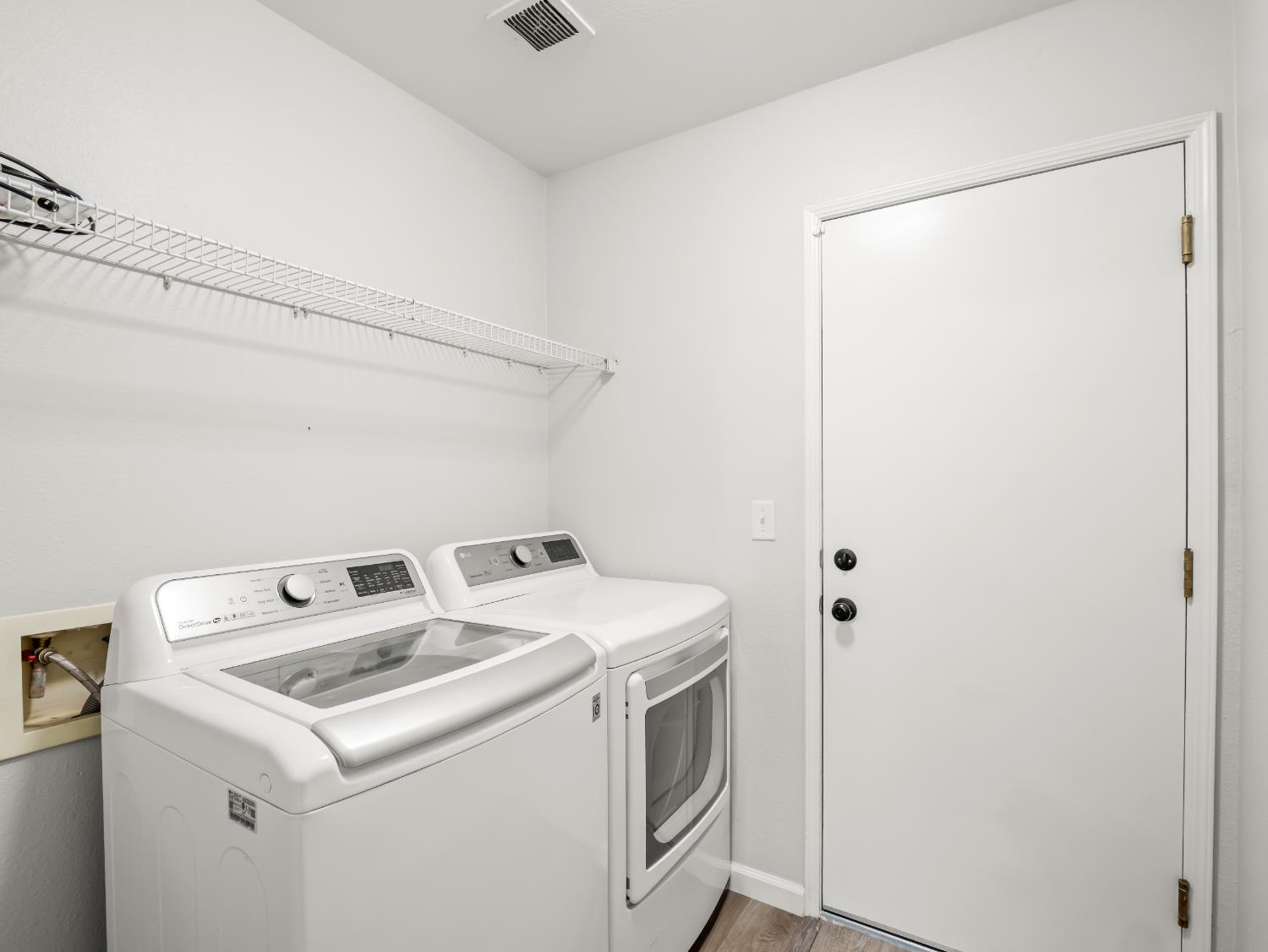 390 Tucker Ave, Sanger, CA 93657