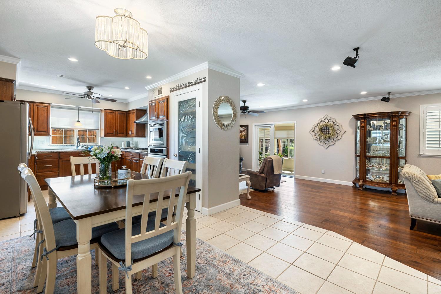 30 W Swift Ave, Clovis, CA 93612