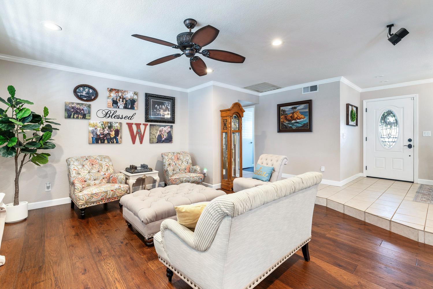 30 W Swift Ave, Clovis, CA 93612