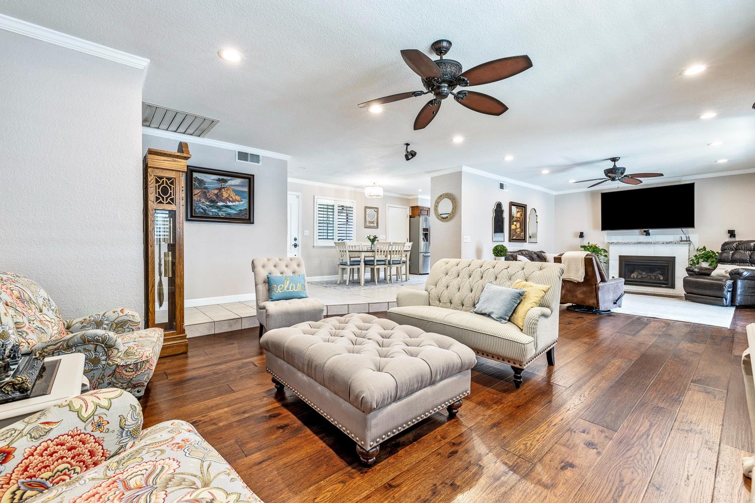 30 W Swift Ave, Clovis, CA 93612