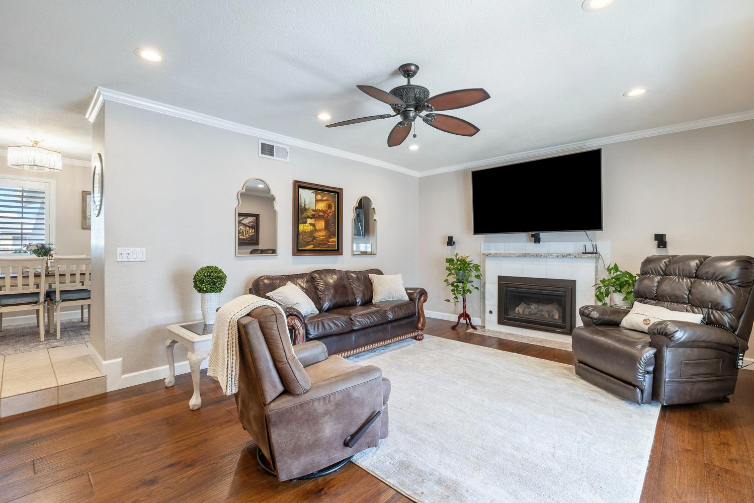 30 W Swift Ave, Clovis, CA 93612