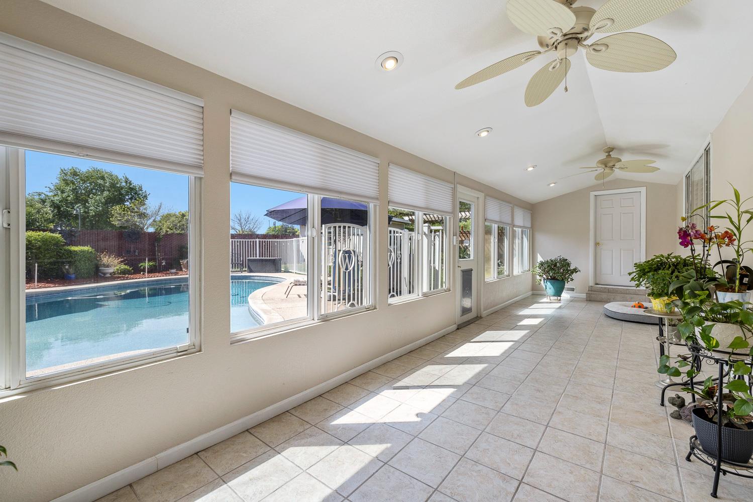 30 W Swift Ave, Clovis, CA 93612